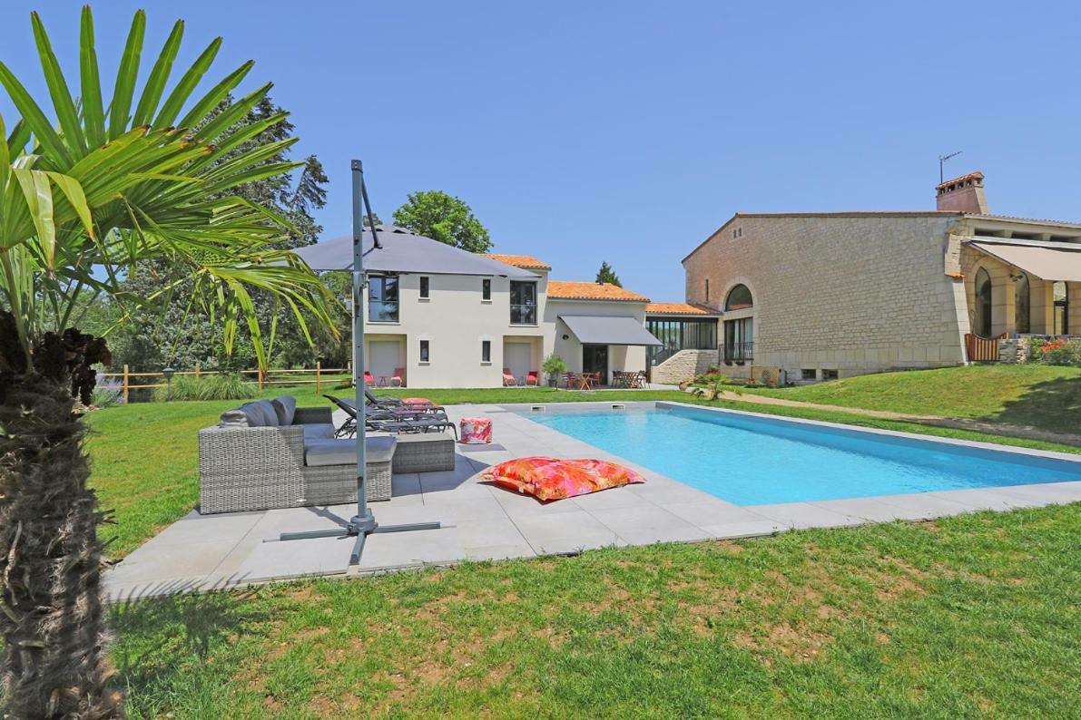 L Esprit Du Clain Chambres D Hotes Bandb De Standing Proches Du Futuroscope Golf Et Lac De St Cyr Naintre Exterior foto